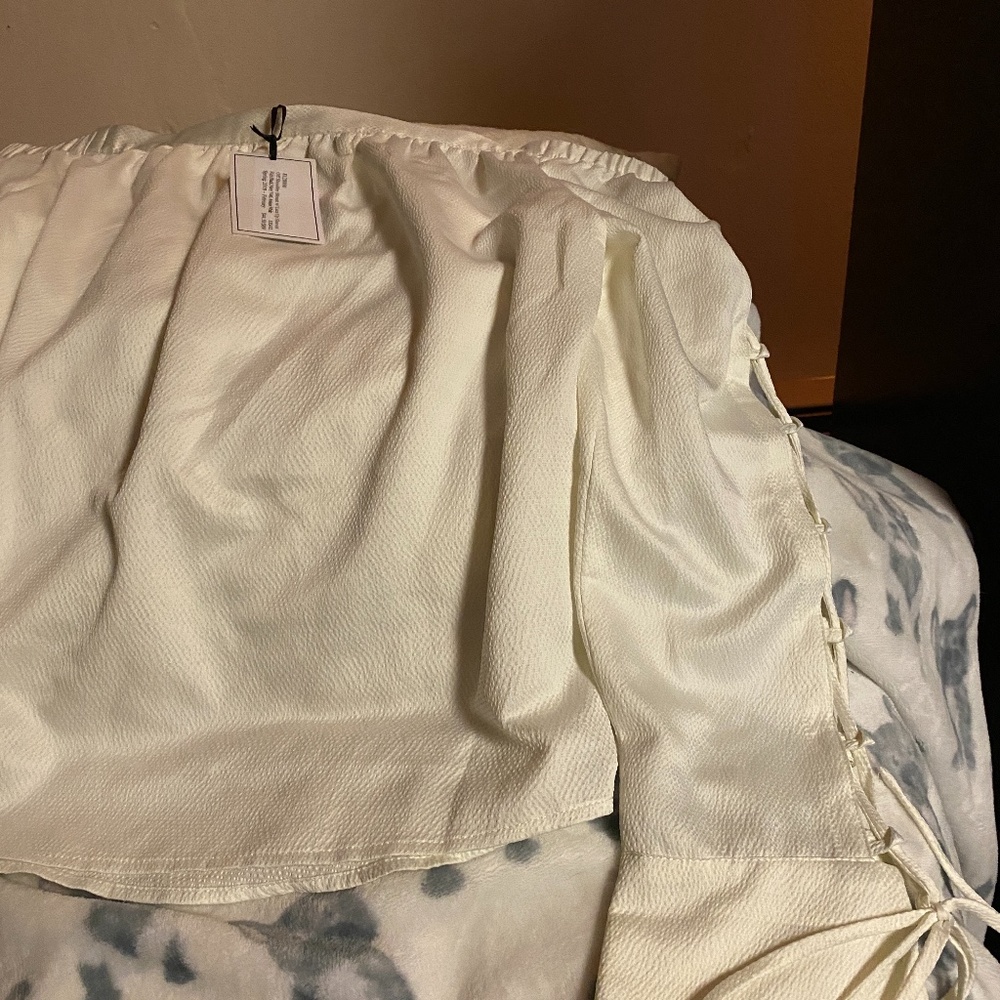 NWT white laces go up sleeves